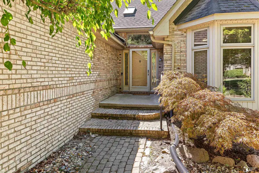 2534 Farmdale DR, Sterling Heights, MI 48314 - #3