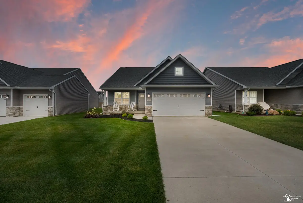 8289 Grande Lk CIR, Temperance, MI 48182 - #1