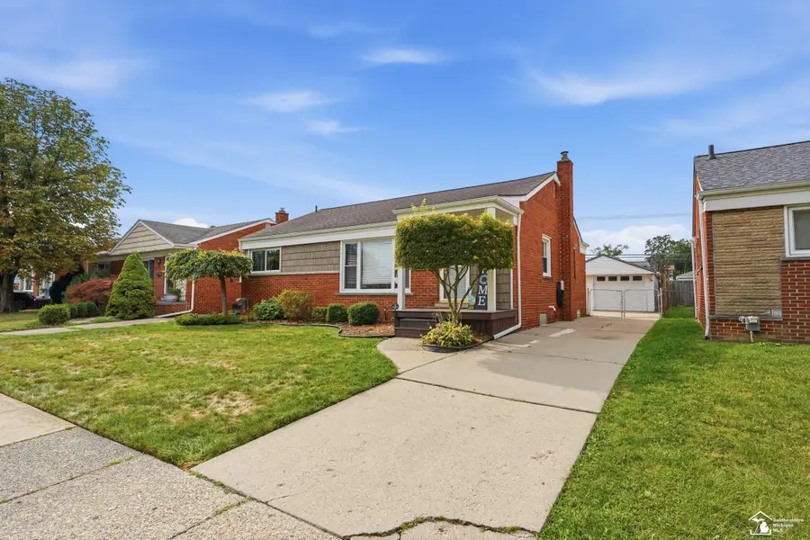 20216 Gaukler ST, Saint Clair Shores, MI 48080 - #2