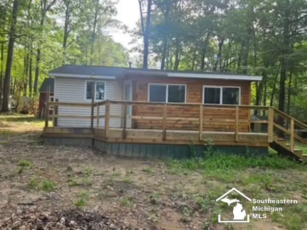 5374 Ferndale DR, Harrison, MI 48625