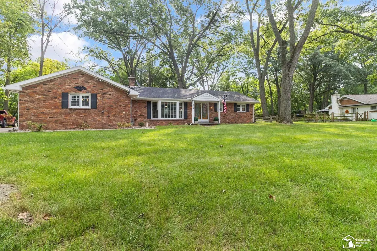 3319 Deepwood DR, Lambertville, MI 48144 - #1