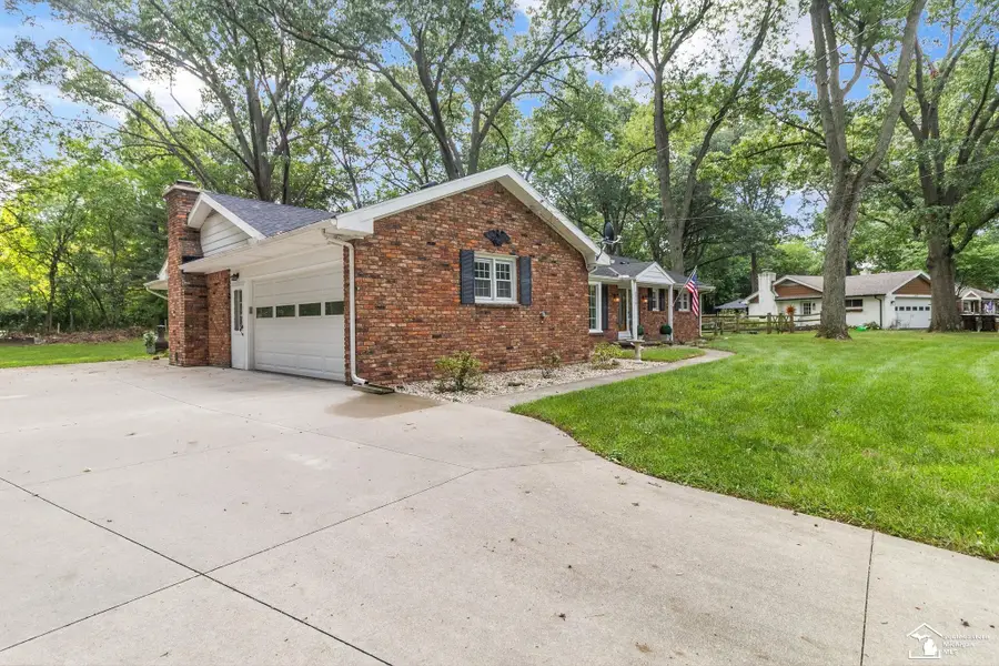 3319 Deepwood DR, Lambertville, MI 48144 - #2