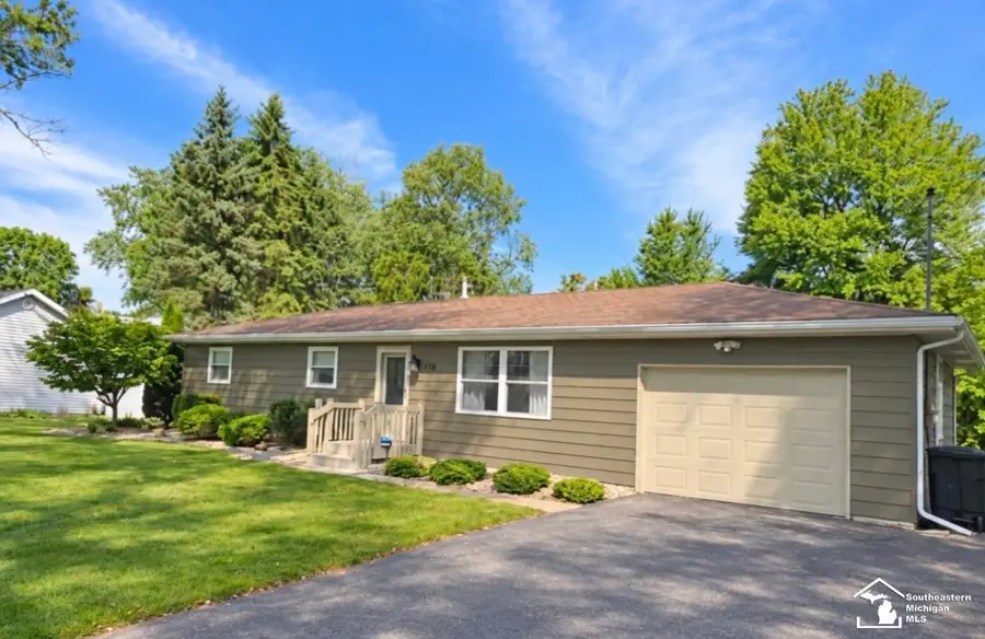 796 Dempster ST, Temperance, MI 48182 - #2