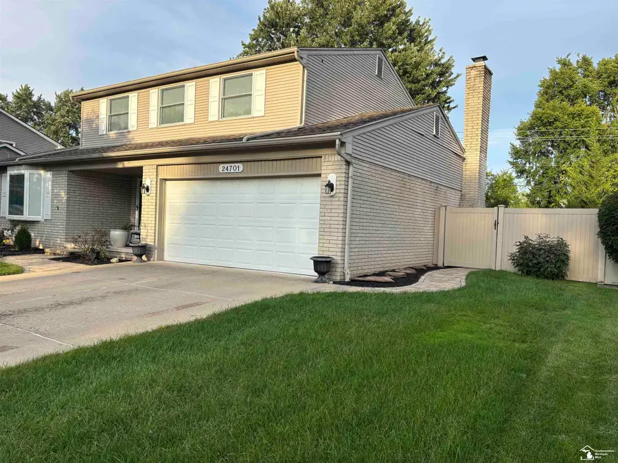 24701 Blanche ST, Brownstown, MI 48134 - #2