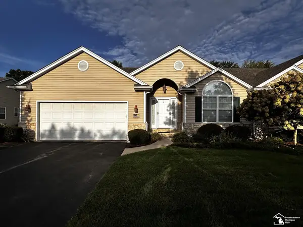 6585 Black Diamond LN, Lambertville, MI 48144