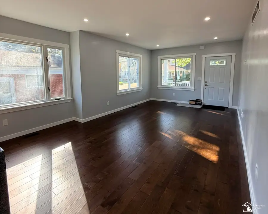 172 RIVERBANK ST, Wyandotte, MI 48192 - #2