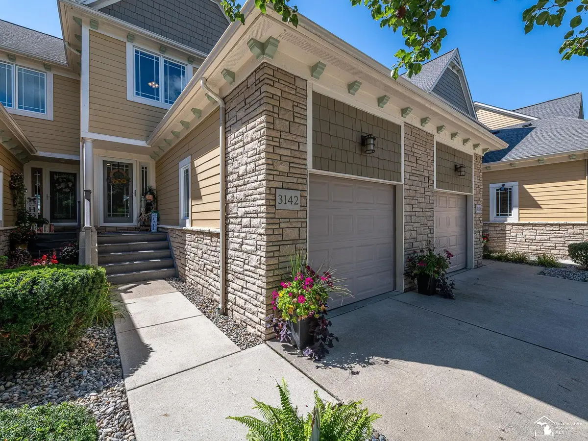 3142 Charm Harbor DR, Monroe, MI 48162 - #1