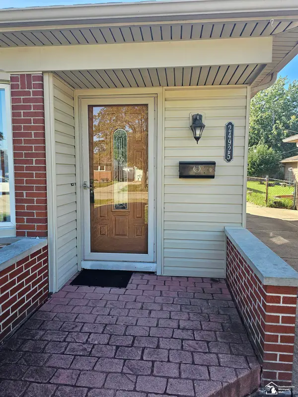24925 Ward ST, Taylor, MI 48180