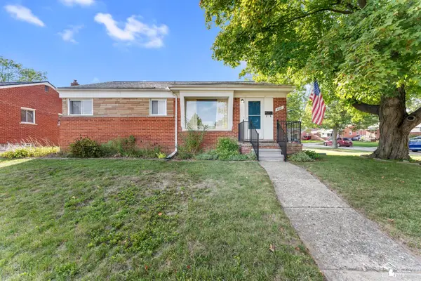 8551 Shari DR, Westland, MI 48185