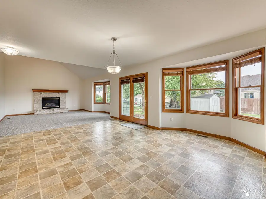9121 Village Meadows DR, Temperance, MI 48182 - #3