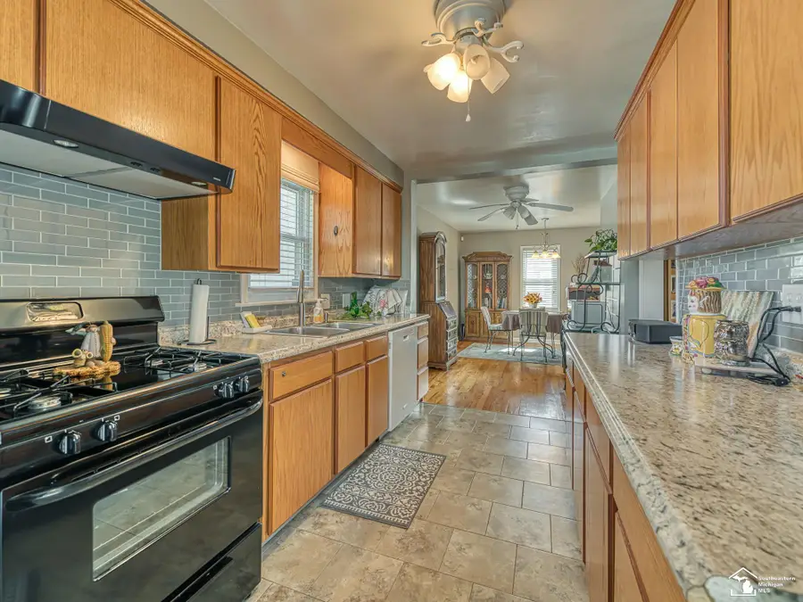 1230 Michigan AVE, Monroe, MI 48162 - #2