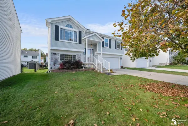 2050 E Williams CIR, Westland, MI 48186
