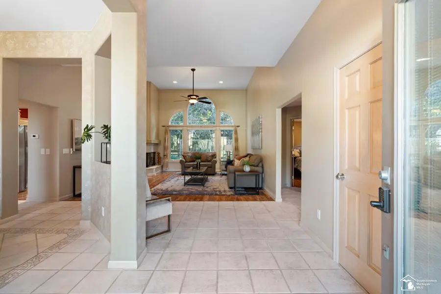 4263 Deerfield Woods DR, Lambertville, MI 48144 - #2