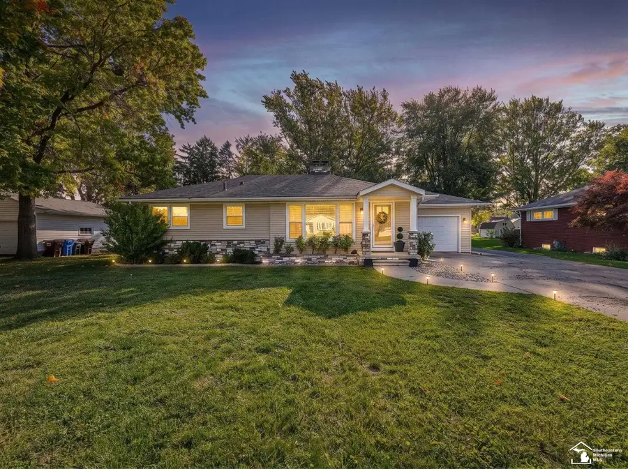260 Ruff DR, Monroe, MI 48162 - #2