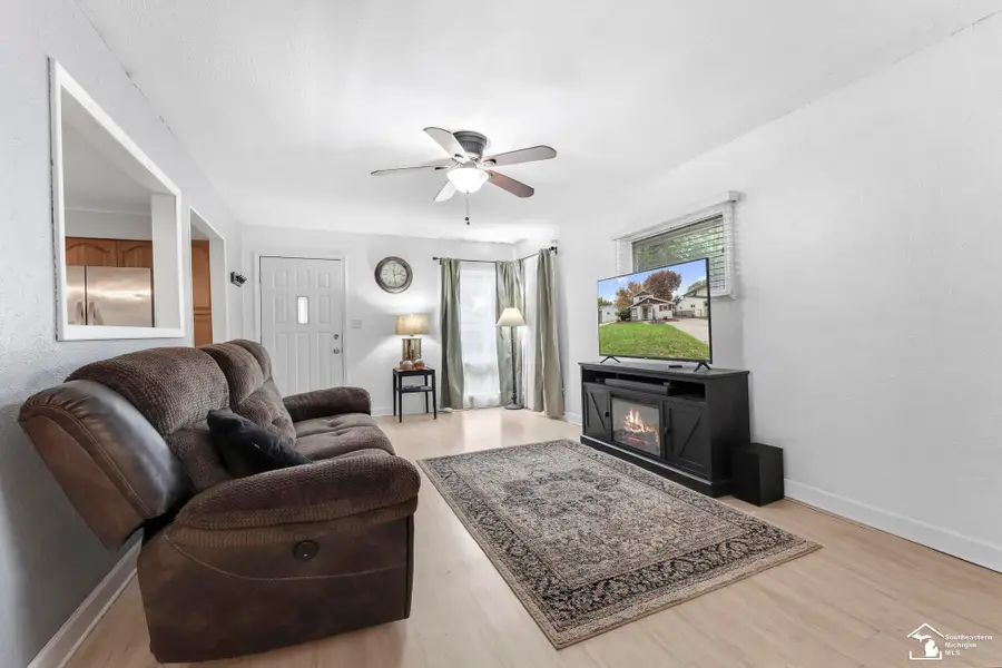 35851 Hazelwood ST, Westland, MI 48186 - #3
