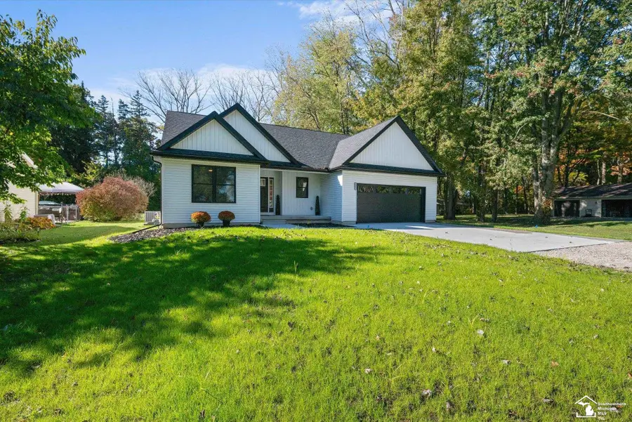 7085 Maplewood DR, Temperance, MI 48182 - #2