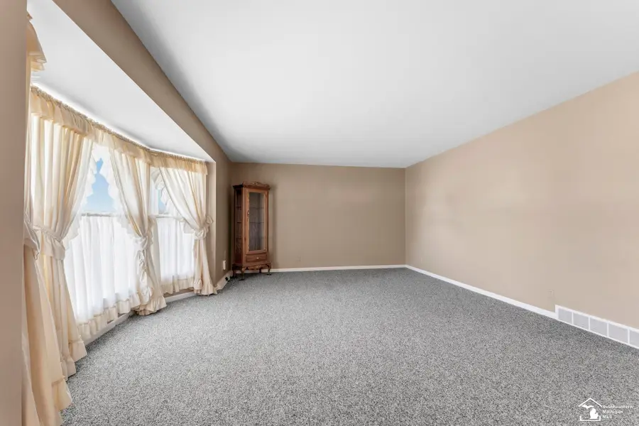 221 Armitage DR, Monroe, MI 48162 - #3