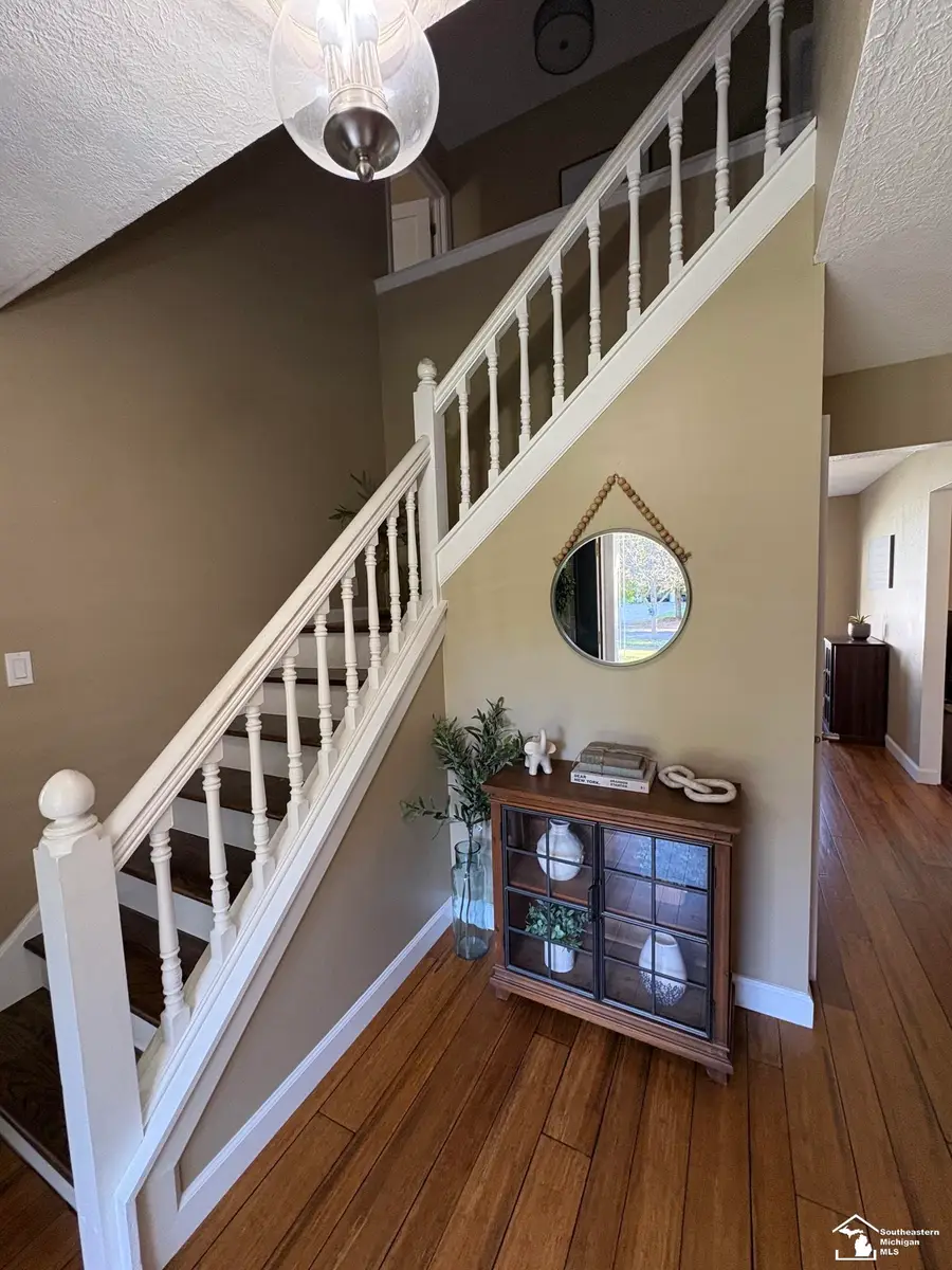 3957 Meadowview ST, Lambertville, MI 48144 - #3