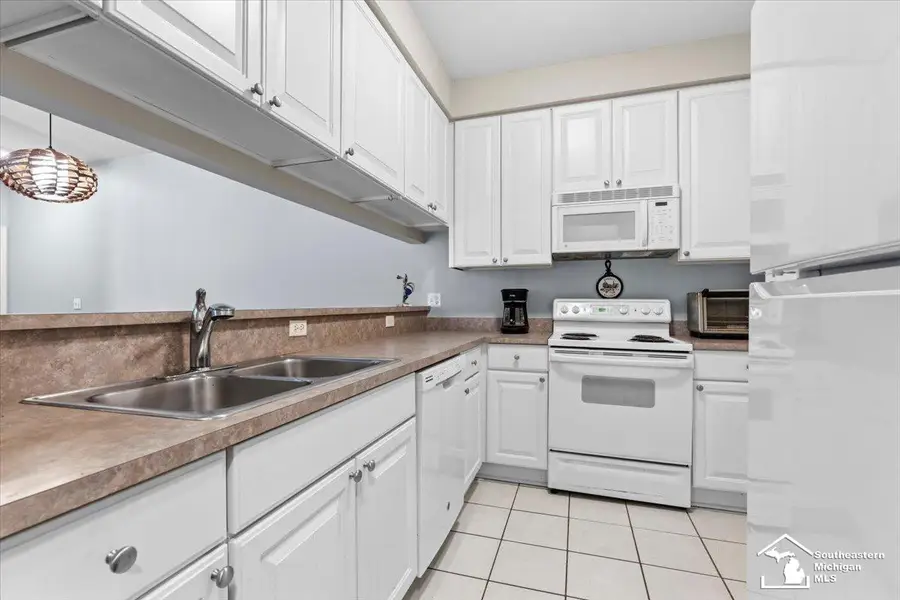 23033 Fairlane BLVD, Woodhaven, MI 48183 - #3