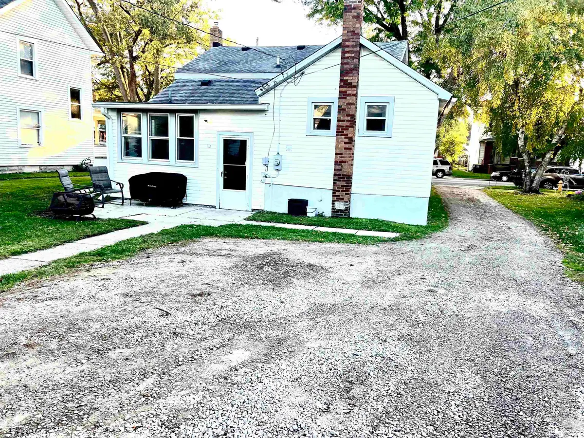 421 E 3rd ST, Monroe, MI 48161 - #1