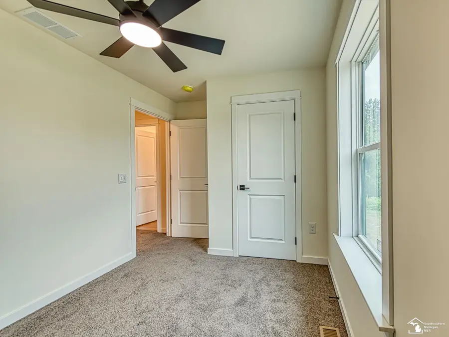 15604 Pine ST, Monroe, MI 48161 - #3