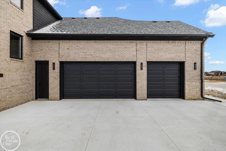3335 Forster LN, Shelby Charter Township, MI 48316 - Image #2
