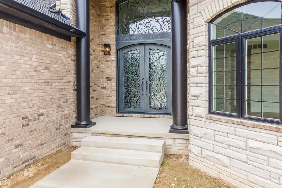 51557 Forster LN, Shelby Charter Township, MI 48316 - Image #3