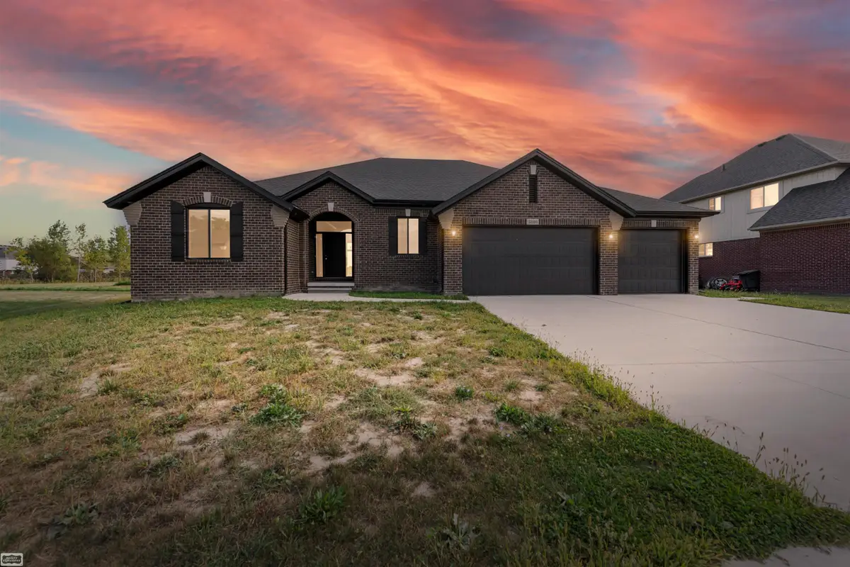 32160 Kenny DR, Chesterfield, MI 48047 - Image #1