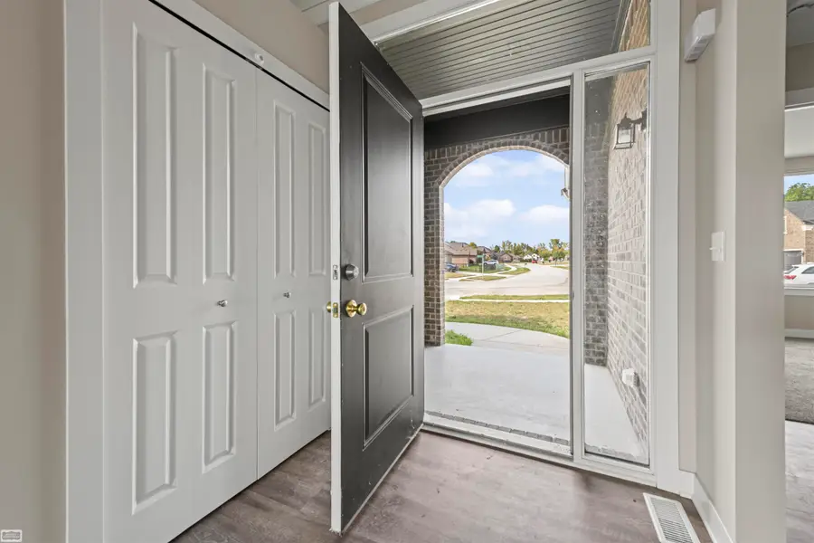 32160 Kenny DR, Chesterfield, MI 48047 - Image #3