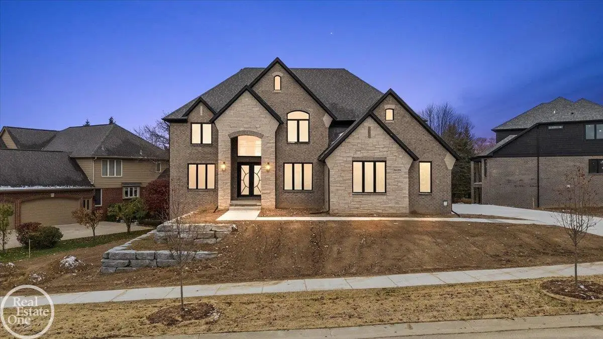 54125 Carrington DR, Shelby Charter Township, MI 48316 - Image #1