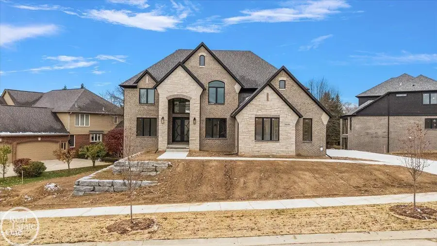 54125 Carrington DR, Shelby Charter Township, MI 48316 - Image #2