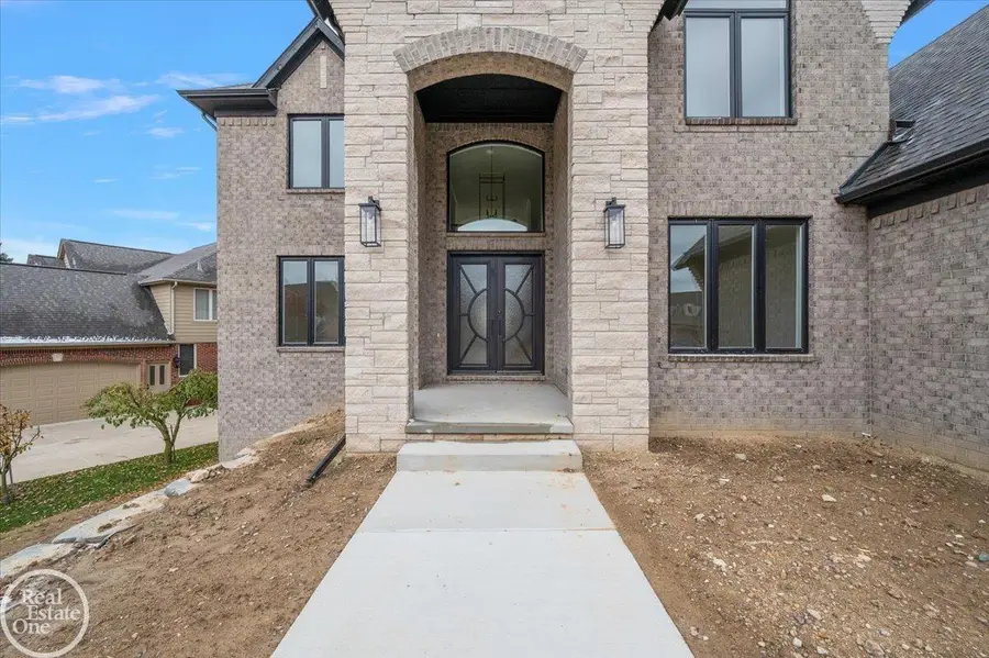 54125 Carrington DR, Shelby Charter Township, MI 48316 - Image #3