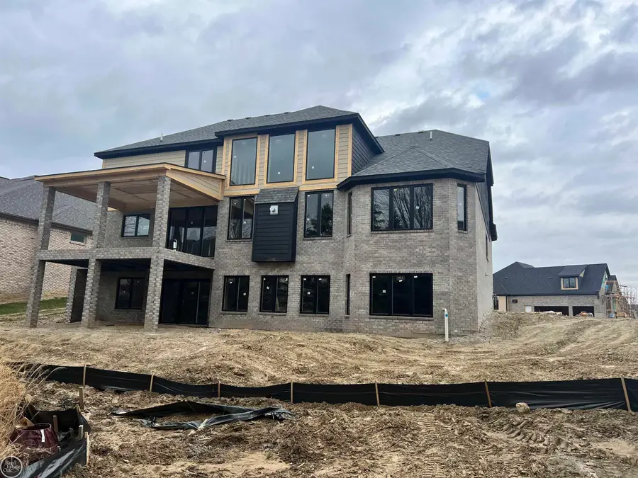 54169 Carrington DR, Shelby Charter Township, MI 48316 - Image #2