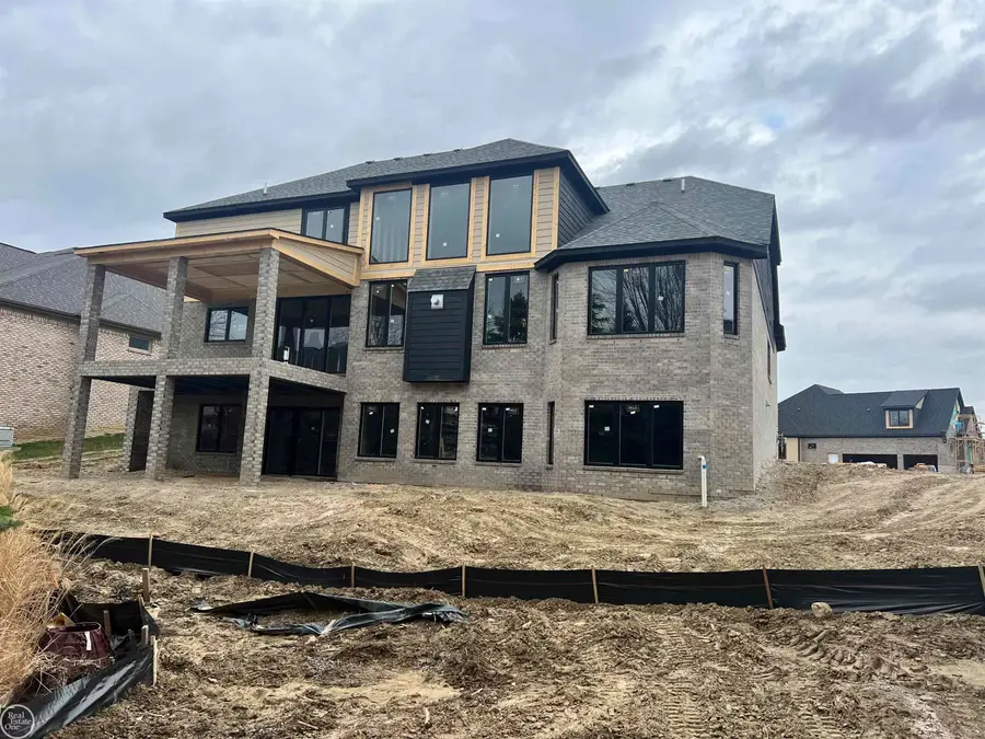 54169 Carrington DR, Shelby Charter Township, MI 48316 - Image #3