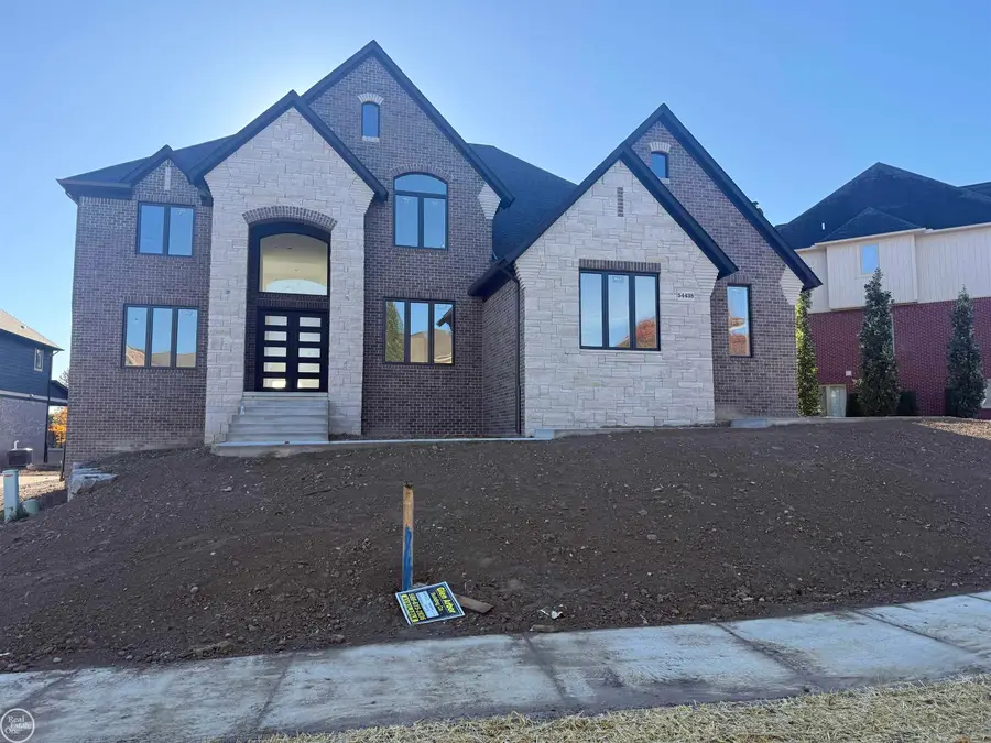 54438 Carrington DR, Shelby Charter Township, MI 48316 - Image #2