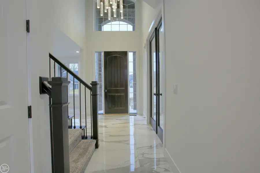 54438 Carrington DR, Shelby Charter Township, MI 48316 - Image #3