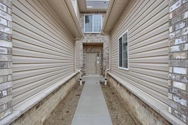 16520 Savor LN, Clinton Township, MI 48035 - Image #3