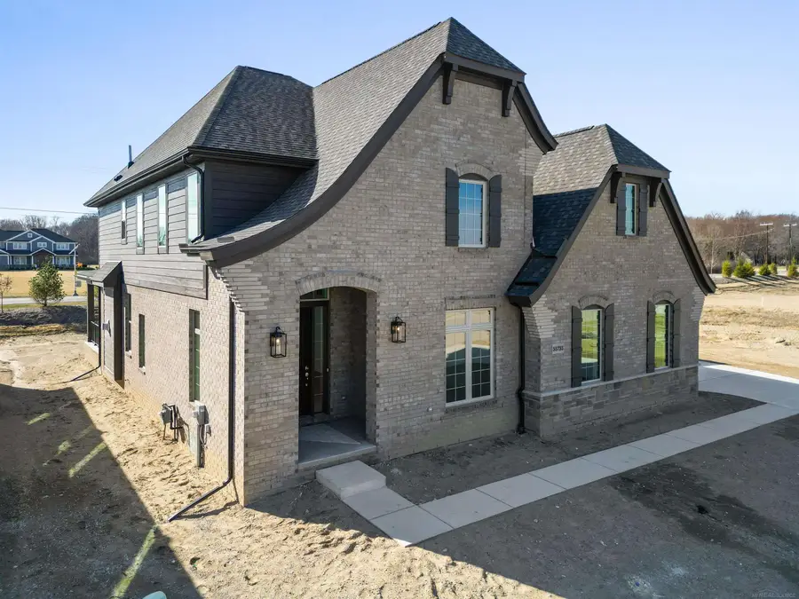 55735 Bay Oaks CT, Shelby Charter Township, MI 48315 - Image #2