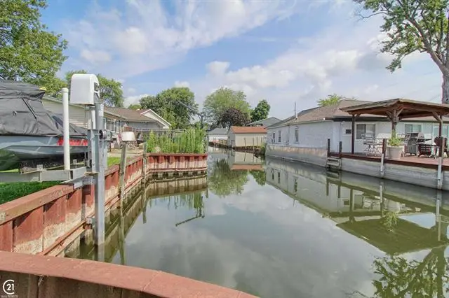 37924 Maplehill ST, Harrison Township, MI 48045 - Image #3