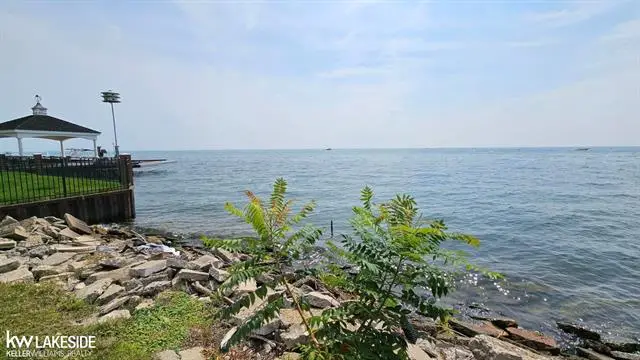 37384 Lakeshore DR, Harrison Township, MI 48045 - Image #2