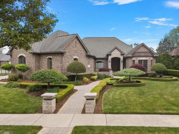 36270 Vita Bella DR, ClintonTownship, MI 48035