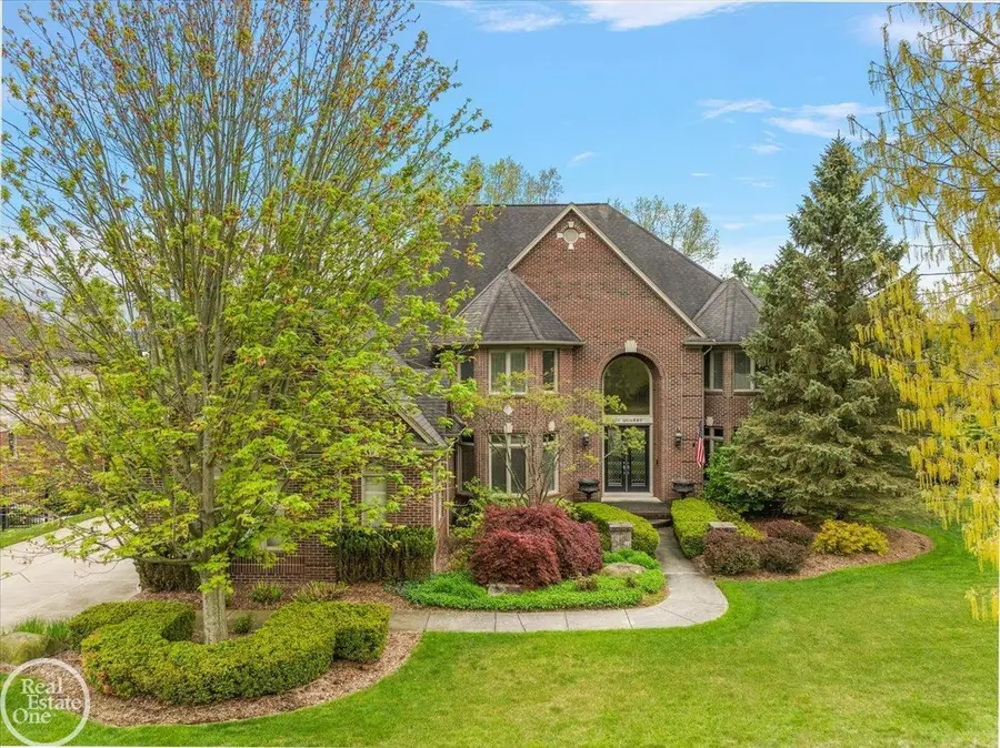 877 Quarry DR, Rochester Hills, MI 48306 - Image #2