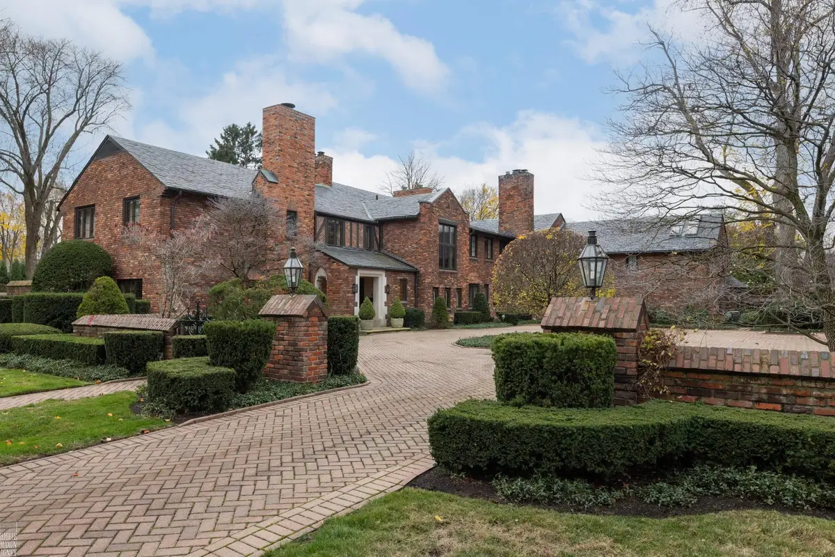 379 Lakeland ST, Grosse Pointe, MI 48230 - #1