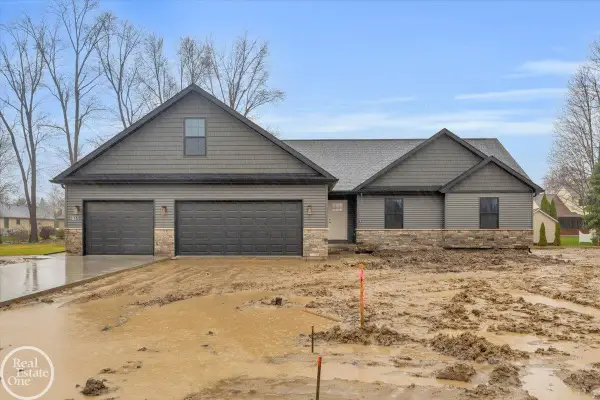 1920 Sheldrake LN, St, MI 48079