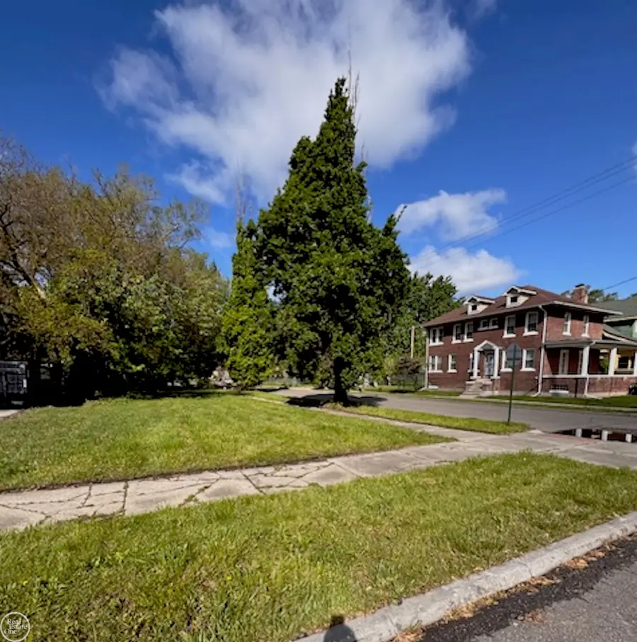 395 Chalmers ST, Detroit, MI 48215 - Image #2