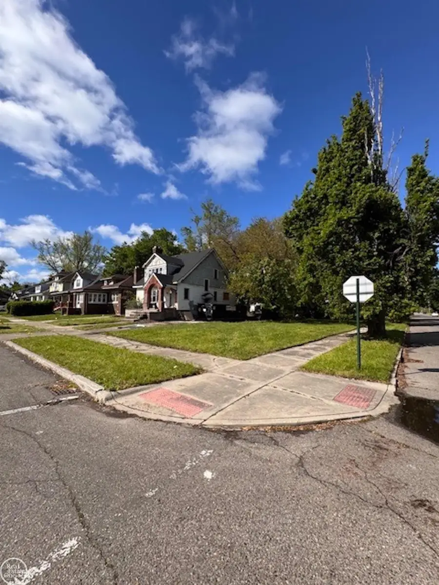 395 Chalmers ST, Detroit, MI 48215 - Image #3