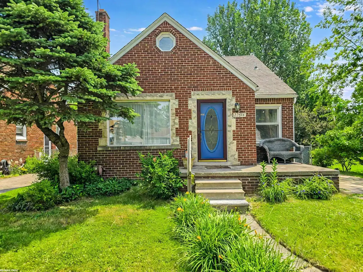 22844 Oakwood AVE, Eastpointe, MI 48021 - Image #1