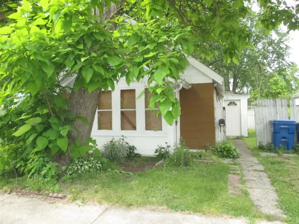 1030 Menominee RD, Waterford, MI 48328