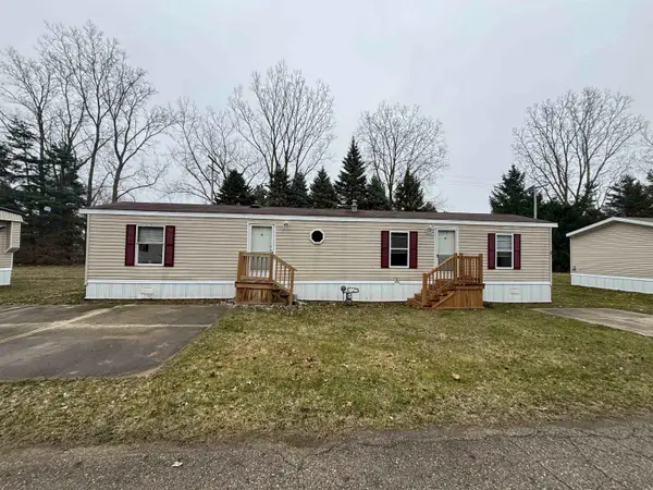 5393 CEDAR ST, Croswell, MI 48422