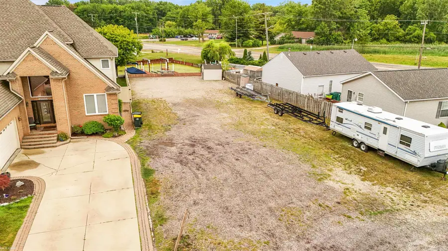 29050 Farwell ST, Chesterfield Township, MI 48047 - Image #3